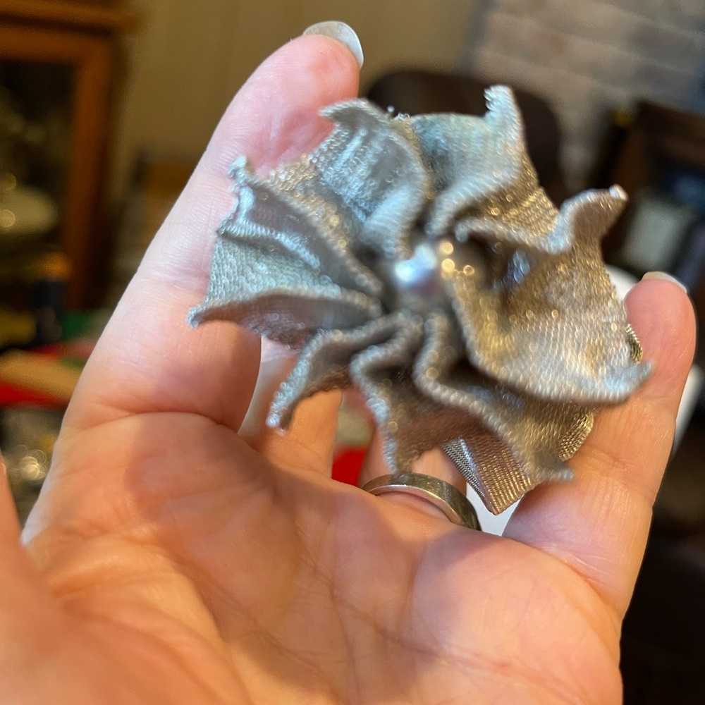 Silver Tone Vintage Metallic Flower Bracelet - Picture 2 of 15